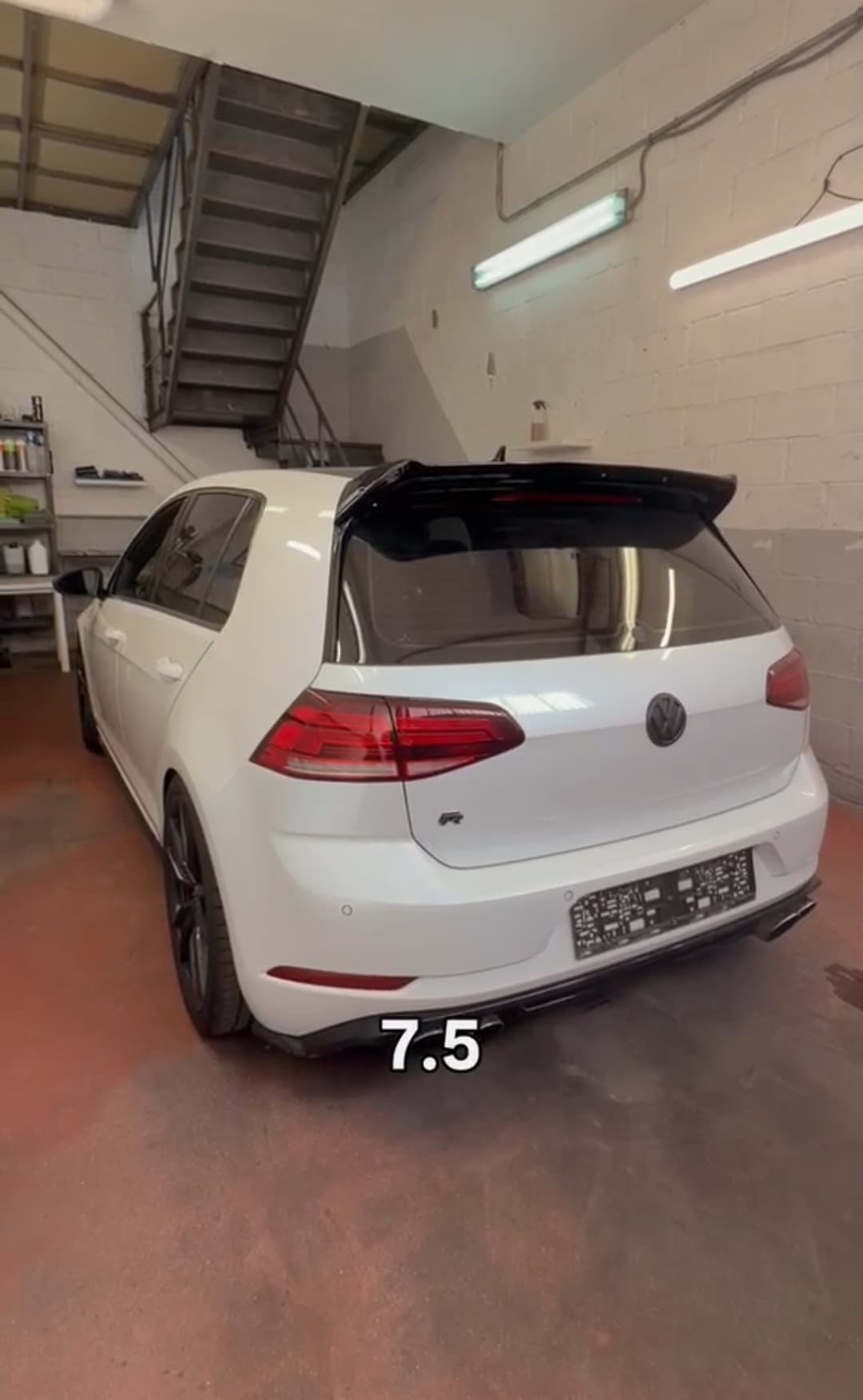 VW Golf R pops and bangs